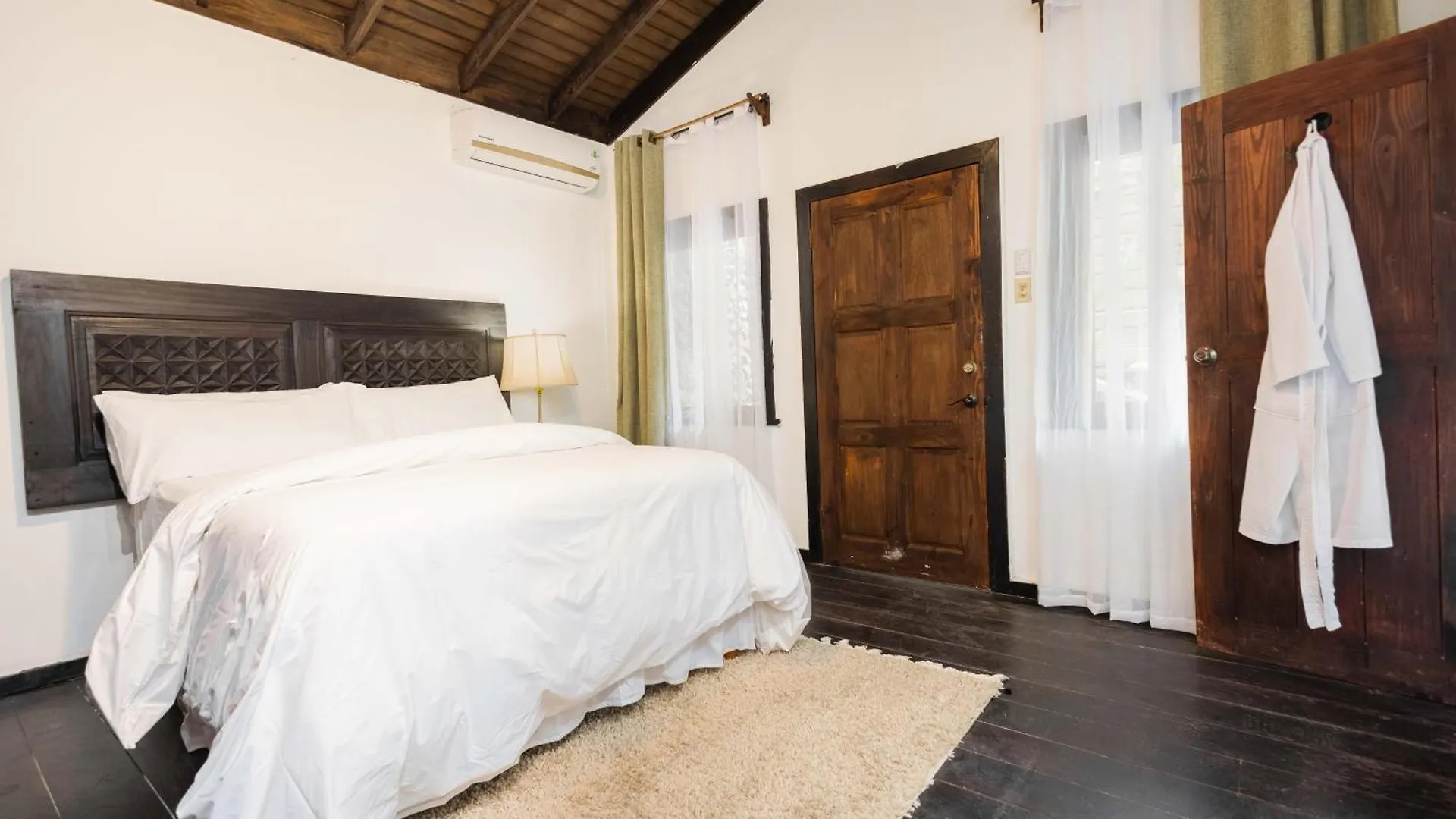 Serendipity Holistic Resort Spa Κίνγκστον