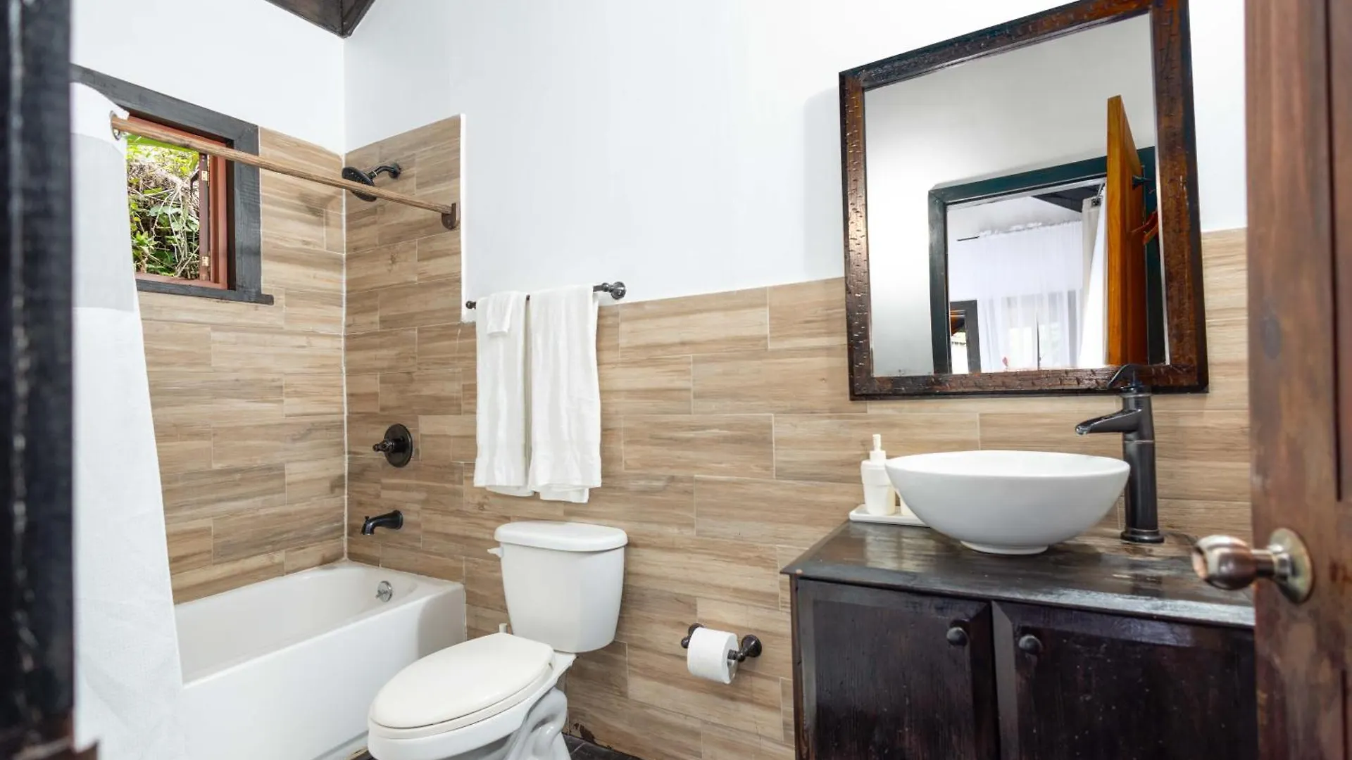 קינגסטון Serendipity Holistic Resort Spa