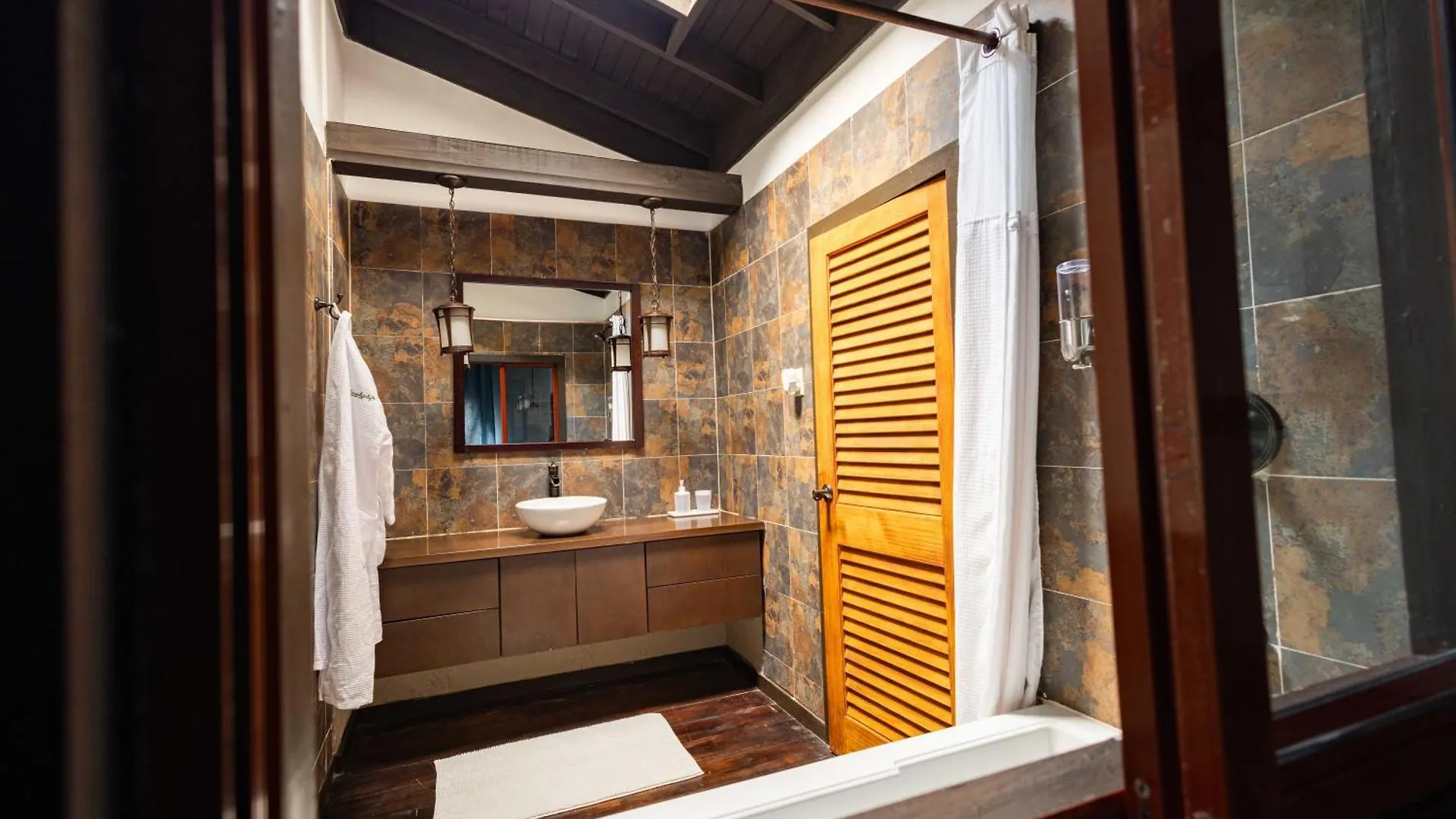 Serendipity Holistic Resort Spa Kingston 4*,