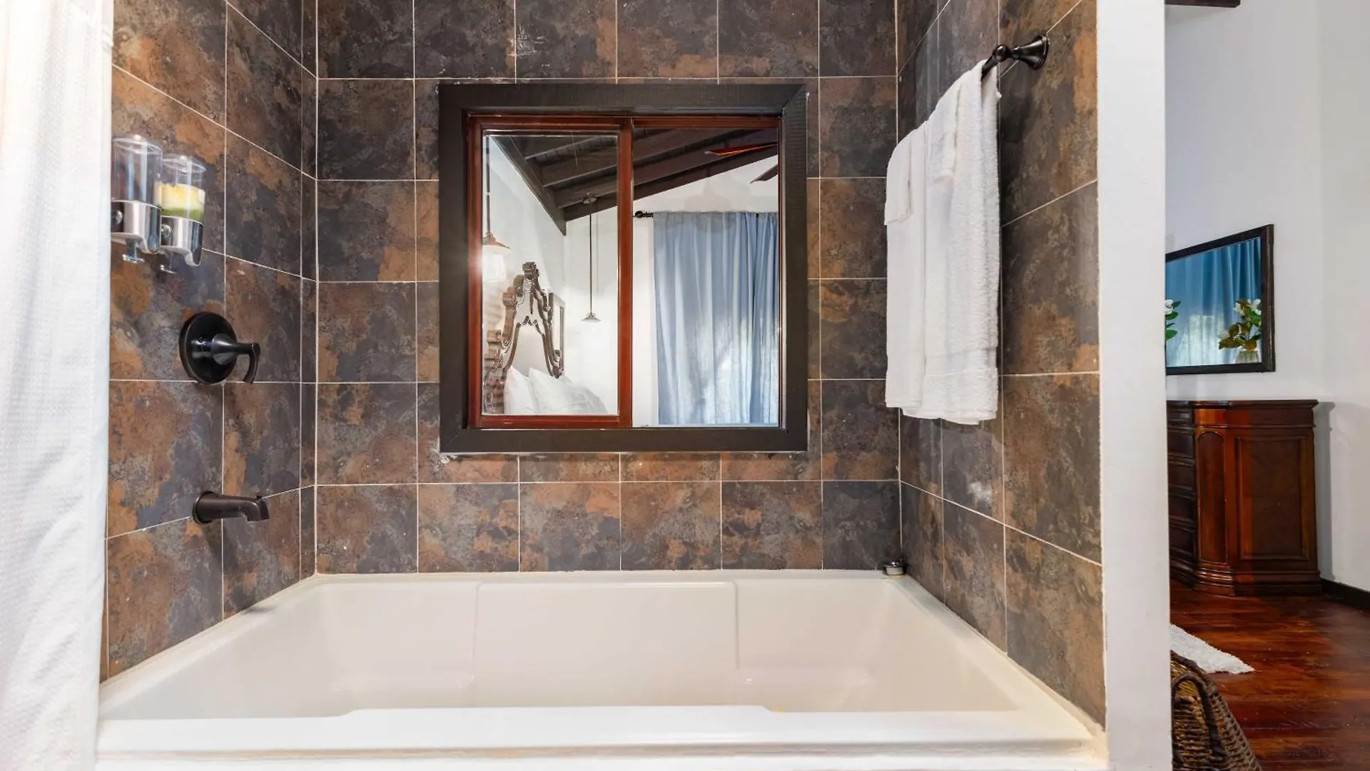 **** Hotel Serendipity Holistic Resort Spa Kingston Jamaica